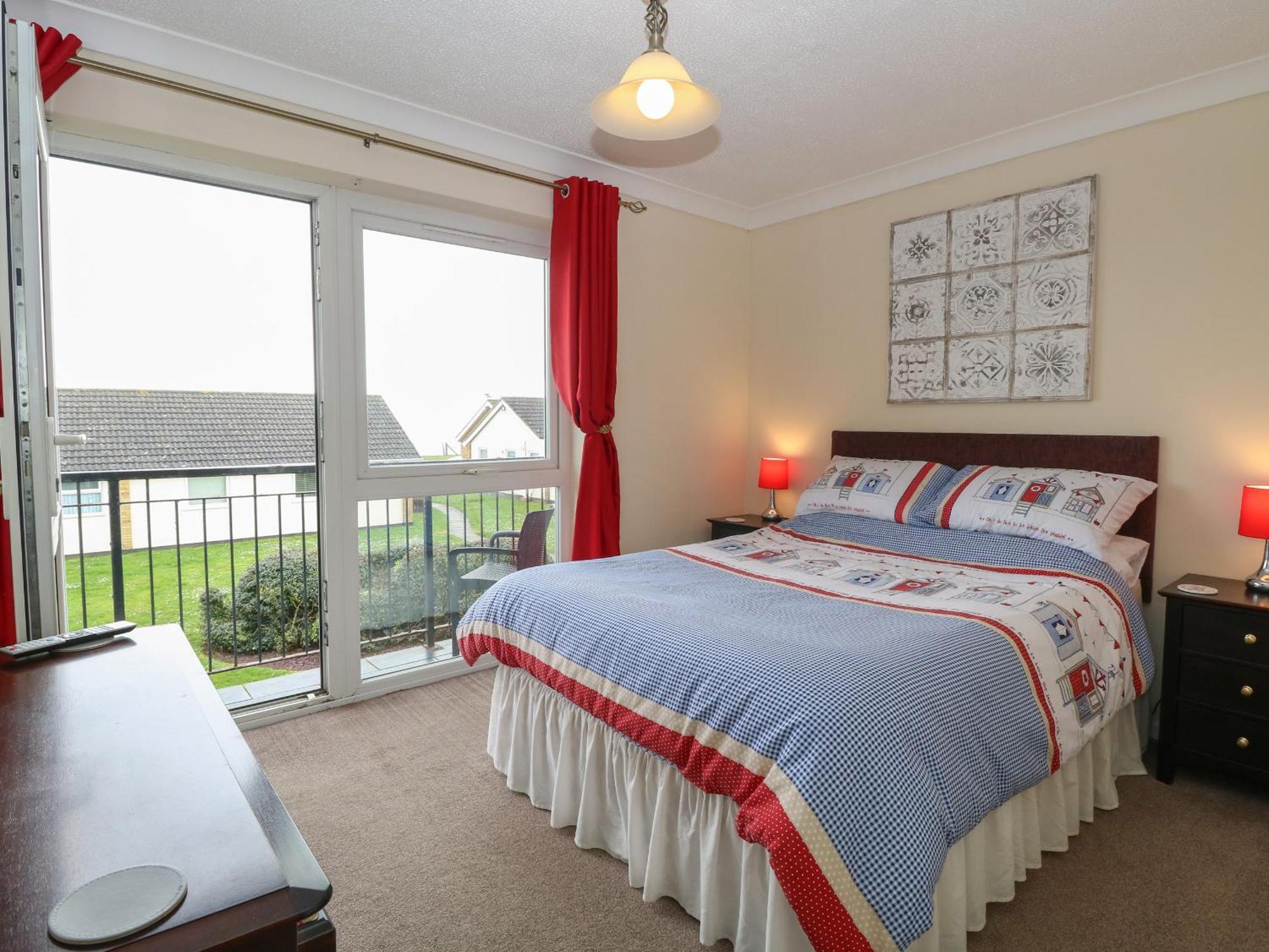 19 Waterside Park *